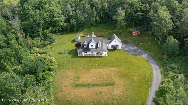 45 Stonebridge Way, Poestenkill, NY 12140