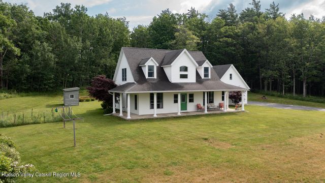 45 Stonebridge Way, Poestenkill, NY 12140