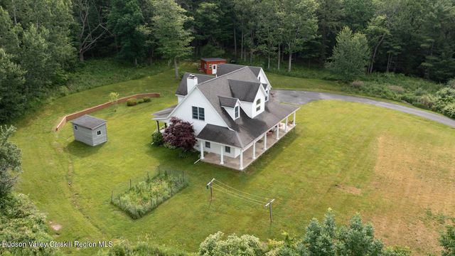 45 Stonebridge Way, Poestenkill, NY 12140