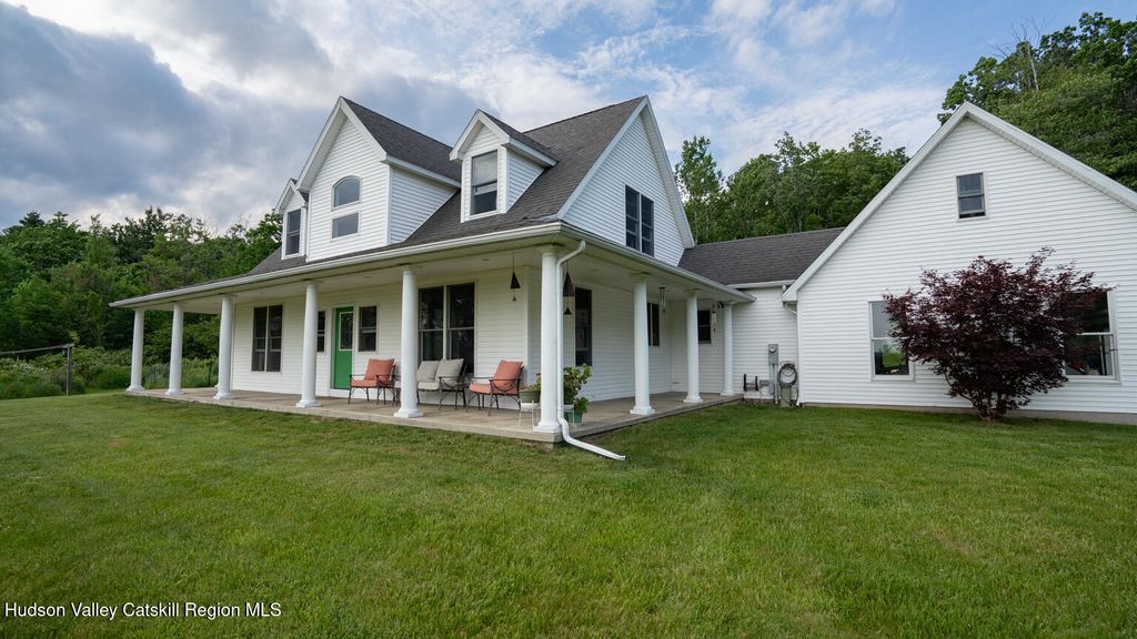 45 Stonebridge Way, Poestenkill, NY 12140