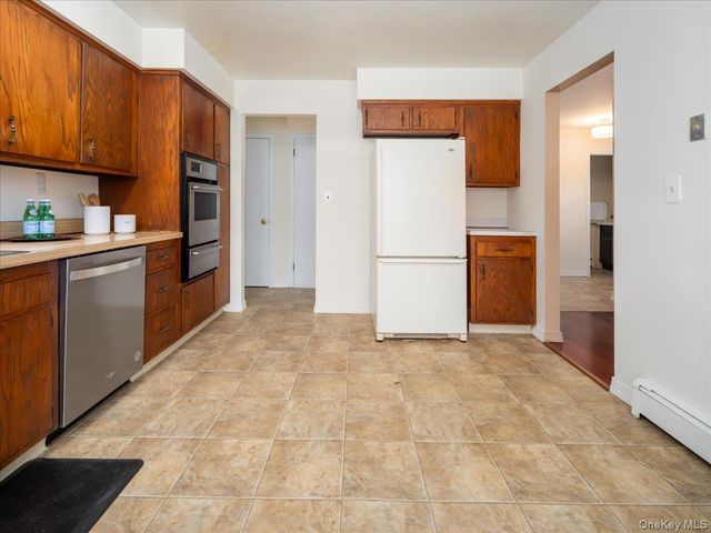 3 Spring Rock Place, Spring Valley, NY 10977