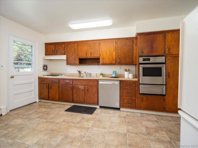 3 Spring Rock Place, Spring Valley, NY 10977