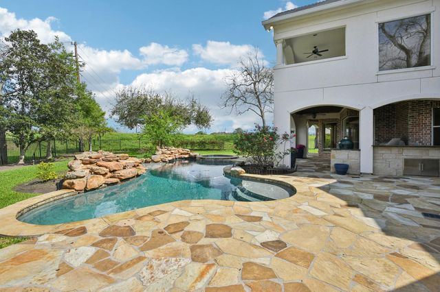 2 Wilmington Court, Sugar Land, TX 77479