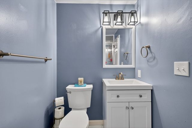 425 Maple Brook Rd 425, Bellingham, MA 02019