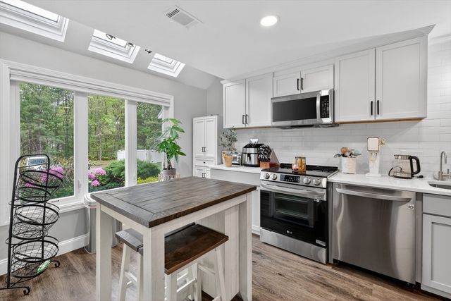 425 Maple Brook Rd 425, Bellingham, MA 02019