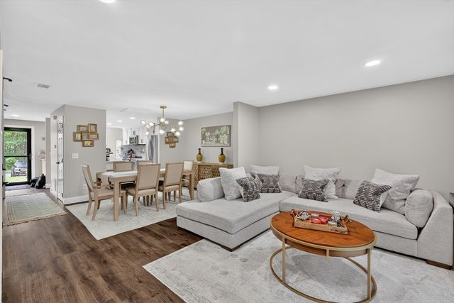 425 Maple Brook Rd 425, Bellingham, MA 02019