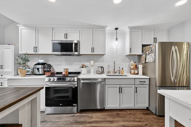 425 Maple Brook Rd 425, Bellingham, MA 02019