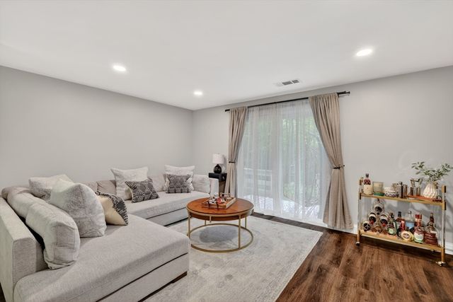 425 Maple Brook Rd 425, Bellingham, MA 02019