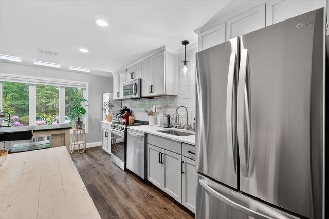 425 Maple Brook Rd 425, Bellingham, MA 02019