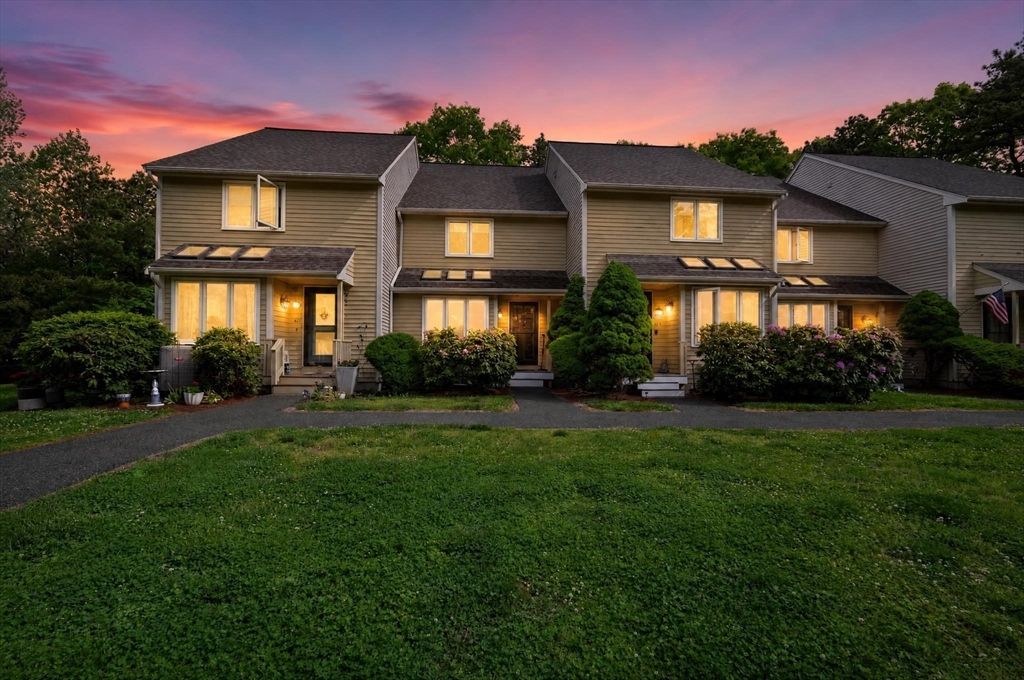 425 Maple Brook Rd 425, Bellingham, MA 02019