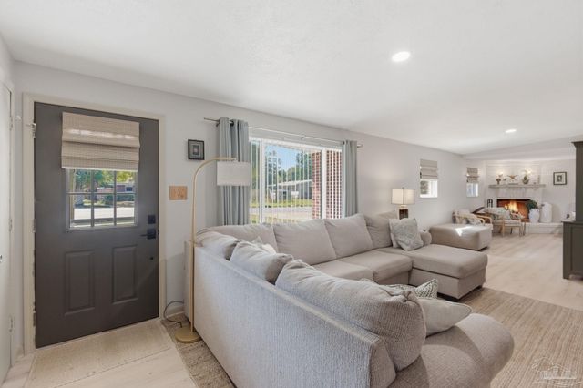 2110 Elaine Cir, Pensacola, FL 32504