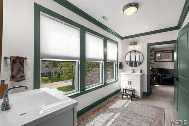 1316 Fawnvalley Drive, Des Peres, MO 63131