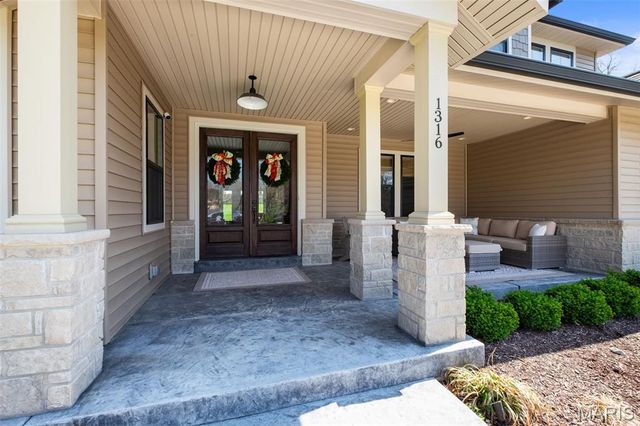 1316 Fawnvalley Drive, Des Peres, MO 63131