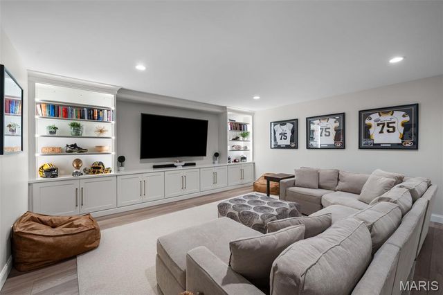 1316 Fawnvalley Drive, Des Peres, MO 63131