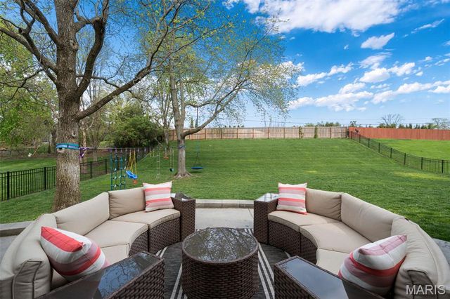 1316 Fawnvalley Drive, Des Peres, MO 63131
