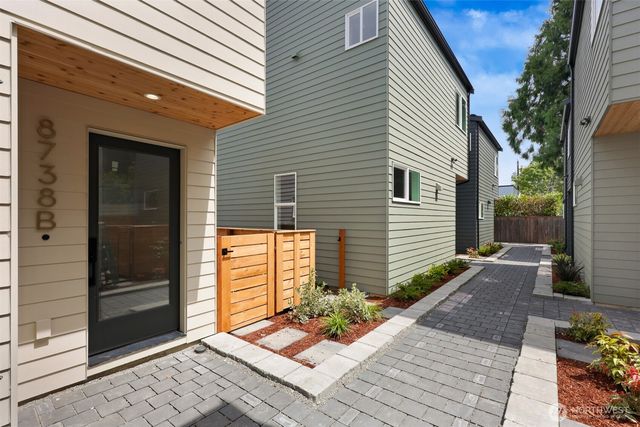 8738 B 13th Avenue NW, Seattle, WA 98117