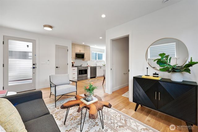 8738 B 13th Avenue NW, Seattle, WA 98117