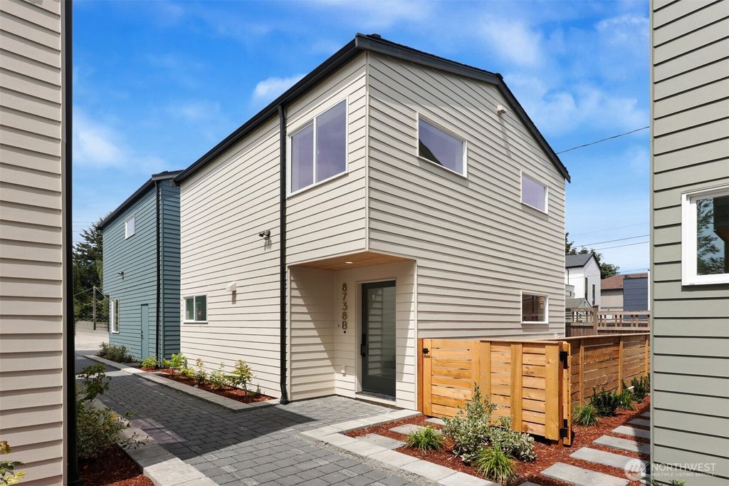 8738 B 13th Avenue NW, Seattle, WA 98117
