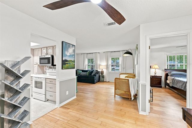2107 W FORE DRIVE, Tampa, FL 33612
