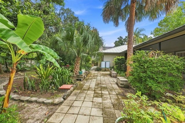 2107 W FORE DRIVE, Tampa, FL 33612