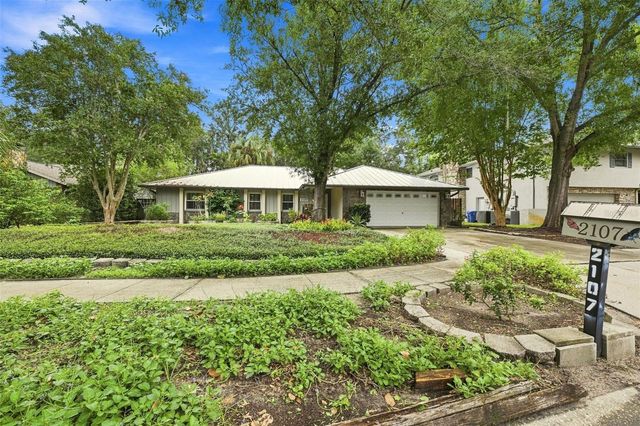 2107 W FORE DRIVE, Tampa, FL 33612