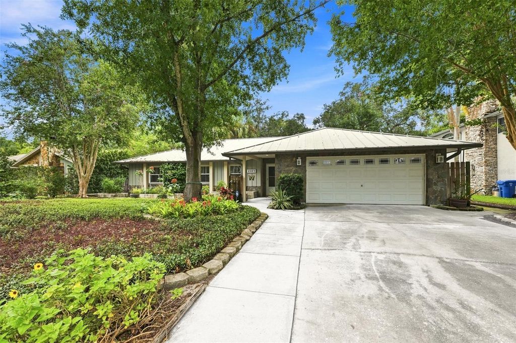 2107 W FORE DRIVE, Tampa, FL 33612