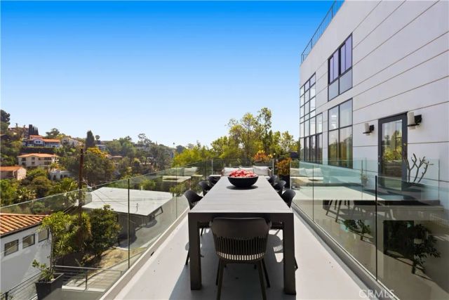 2746 Rinconia Drive, Los Angeles, CA 90068