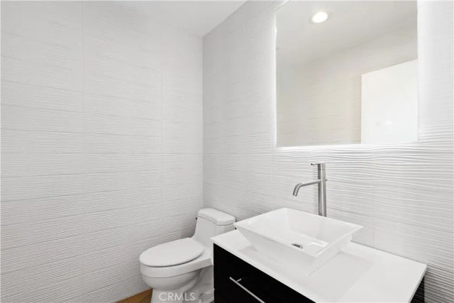 2746 Rinconia Drive, Los Angeles, CA 90068