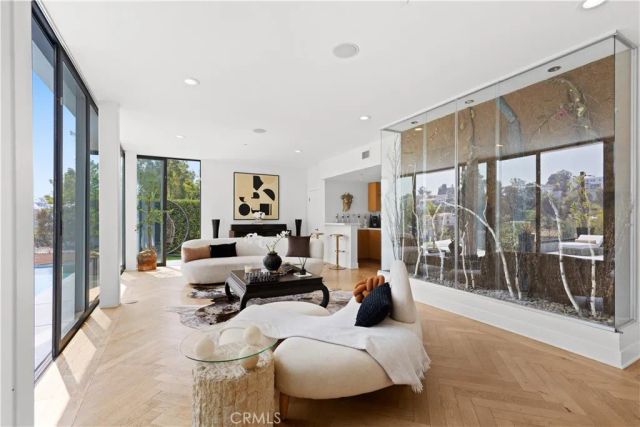 2746 Rinconia Drive, Los Angeles, CA 90068