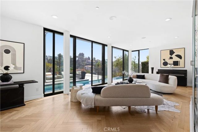 2746 Rinconia Drive, Los Angeles, CA 90068