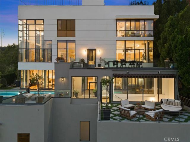 2746 Rinconia Drive, Los Angeles, CA 90068