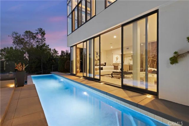 2746 Rinconia Drive, Los Angeles, CA 90068