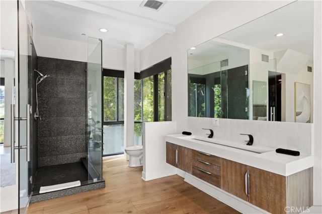 2746 Rinconia Drive, Los Angeles, CA 90068