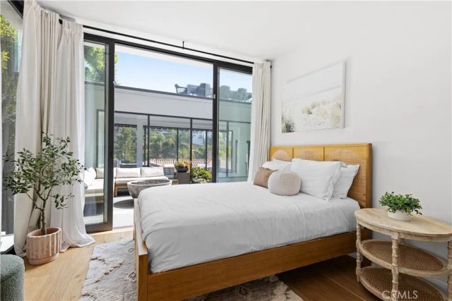 2746 Rinconia Drive, Los Angeles, CA 90068