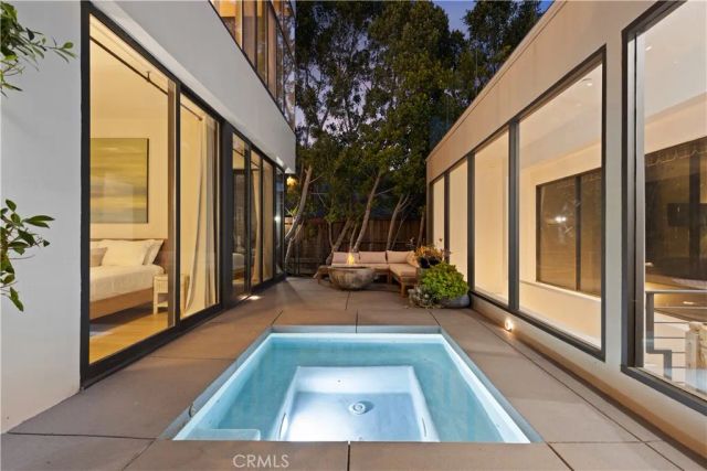 2746 Rinconia Drive, Los Angeles, CA 90068