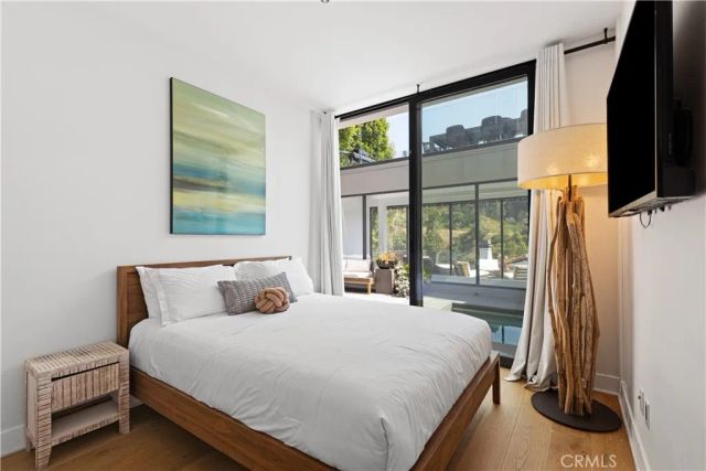 2746 Rinconia Drive, Los Angeles, CA 90068