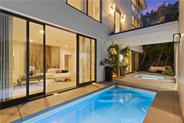 2746 Rinconia Drive, Los Angeles, CA 90068