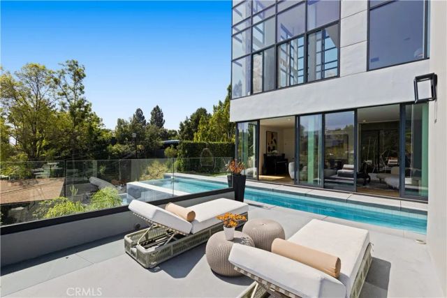 2746 Rinconia Drive, Los Angeles, CA 90068