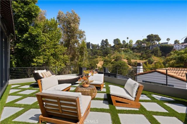 2746 Rinconia Drive, Los Angeles, CA 90068