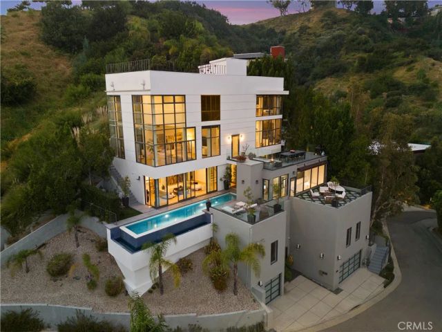 2746 Rinconia Drive, Los Angeles, CA 90068