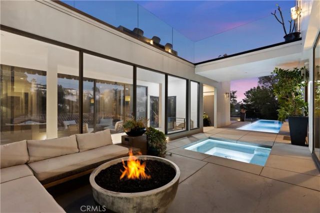 2746 Rinconia Drive, Los Angeles, CA 90068