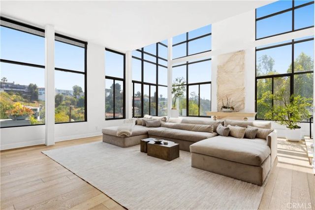 2746 Rinconia Drive, Los Angeles, CA 90068