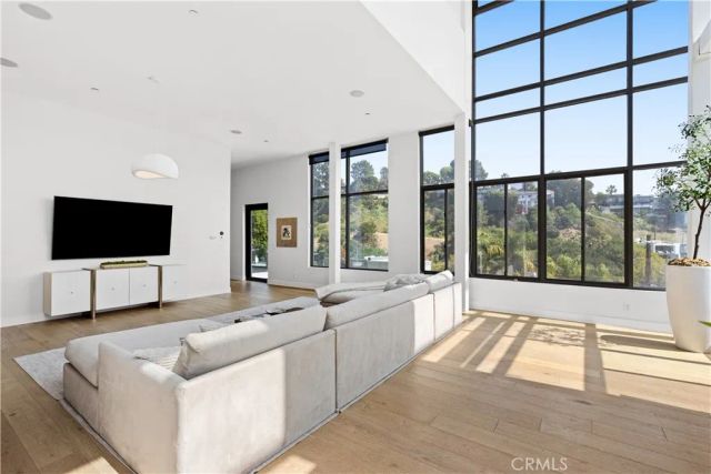 2746 Rinconia Drive, Los Angeles, CA 90068