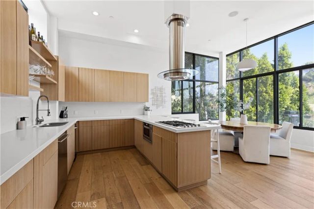 2746 Rinconia Drive, Los Angeles, CA 90068