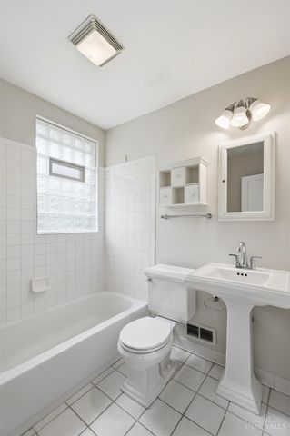 3926 Oakpark Place, Cincinnati, OH 45209