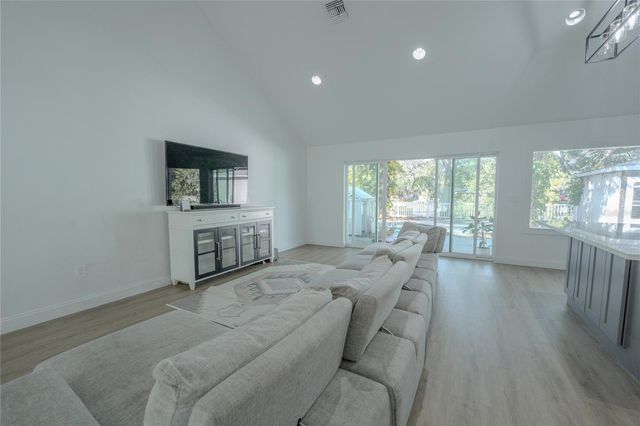 5204 108TH STREET N, St Petersburg, FL 33708