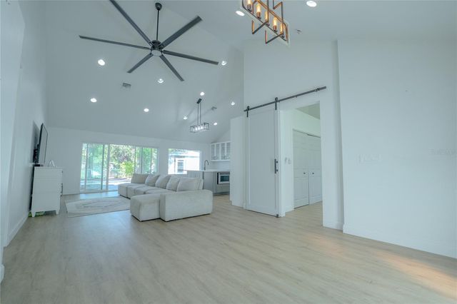 5204 108TH STREET N, St Petersburg, FL 33708