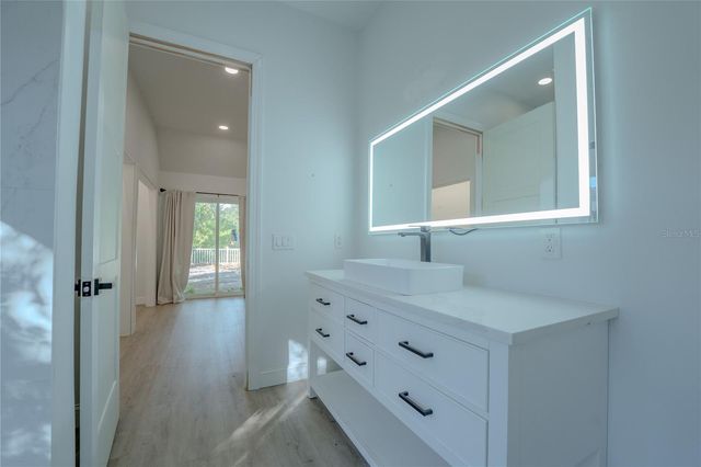 5204 108TH STREET N, St Petersburg, FL 33708