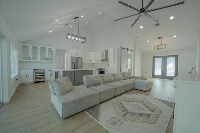 5204 108TH STREET N, St Petersburg, FL 33708