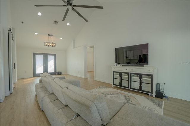 5204 108TH STREET N, St Petersburg, FL 33708